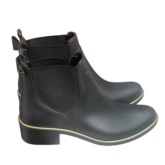 Kate Spade New York Solatice
Rain Boots Black Pull On Chelsea
Style Size 6 NEW - Picture 1 of 14